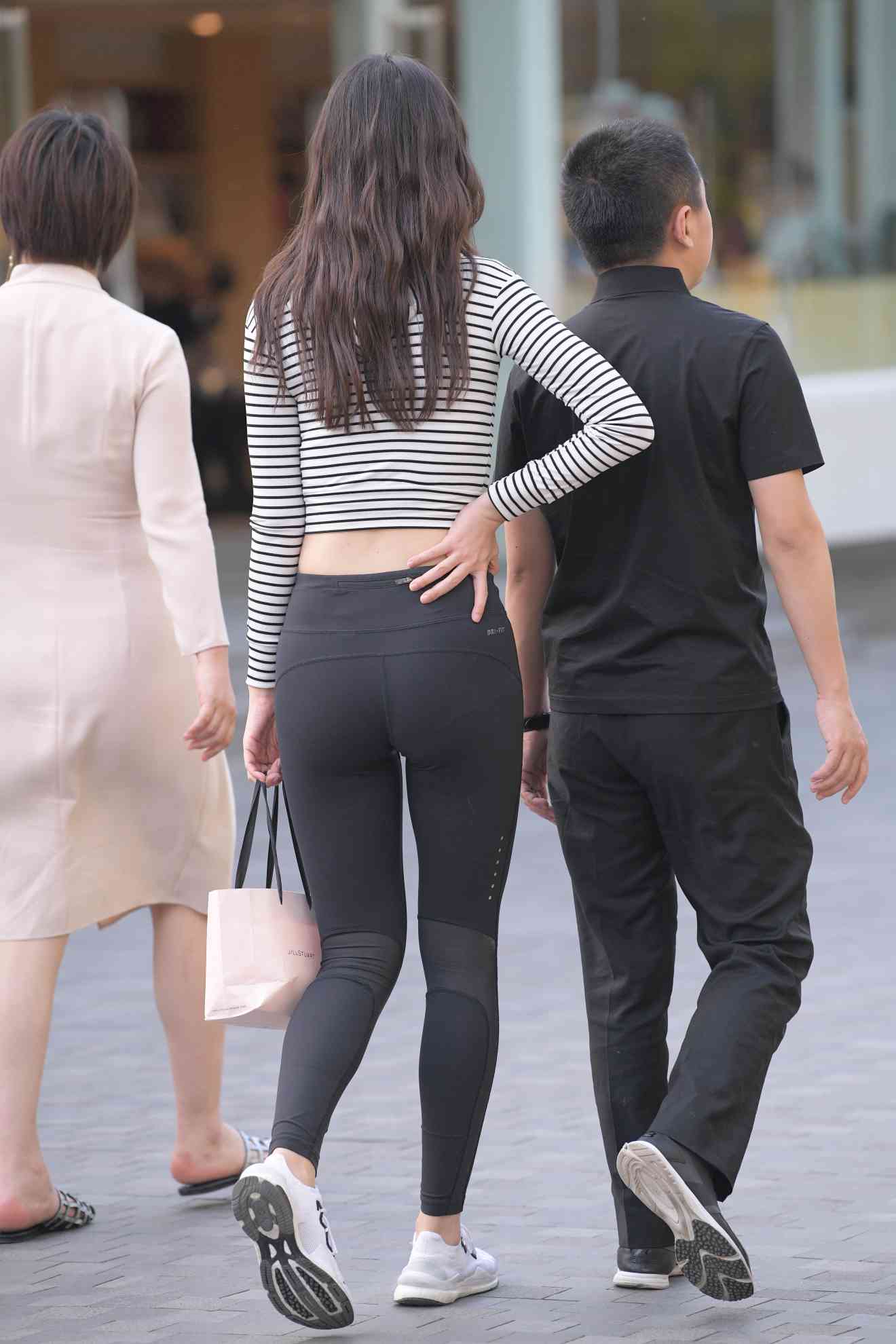 图片[3]-【免费】逛街的瑜伽裤女人【23P】04033-清野图库