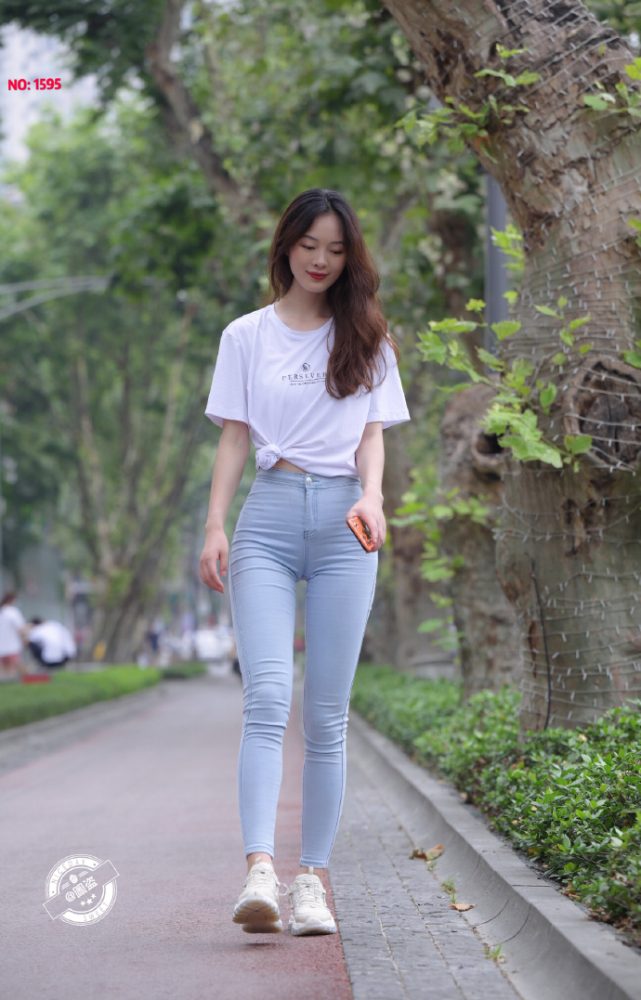 个子非常高的紧身牛仔裤女孩J2065 879P1V-25.5GB-清野图库
