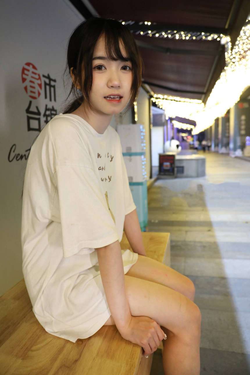 图片[4]-KTV里唱歌的长腿帆布鞋女孩【102P】20015-清野图库