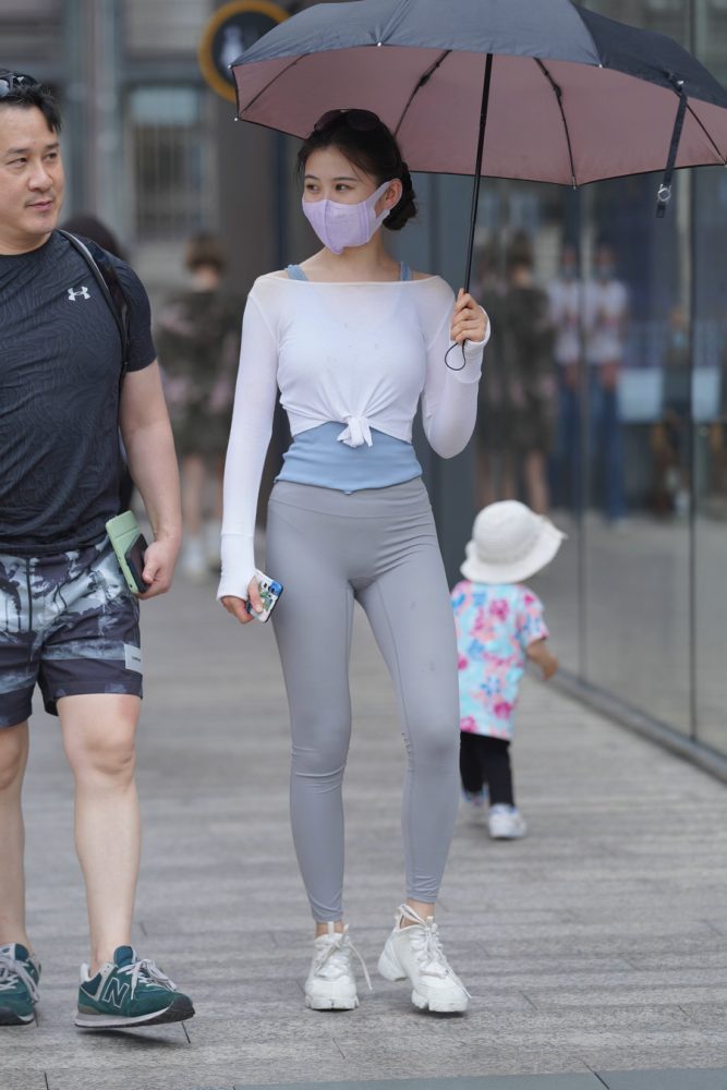 街拍逛街的瑜伽裤小女人  J2874 36P-469MB-清野图库