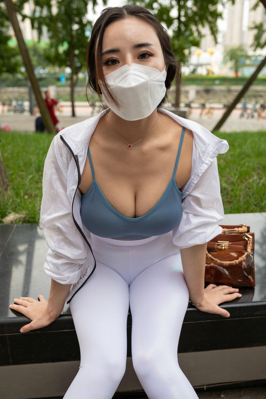 图片[1]-白色瑜伽裤女孩很漂亮 J1518 856P4V-30.0GB-清野图库