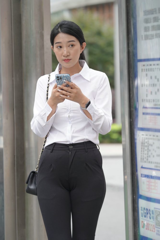 图片[3]-等公交的制服女人J2130 976P2V-29.5GB-清野图库