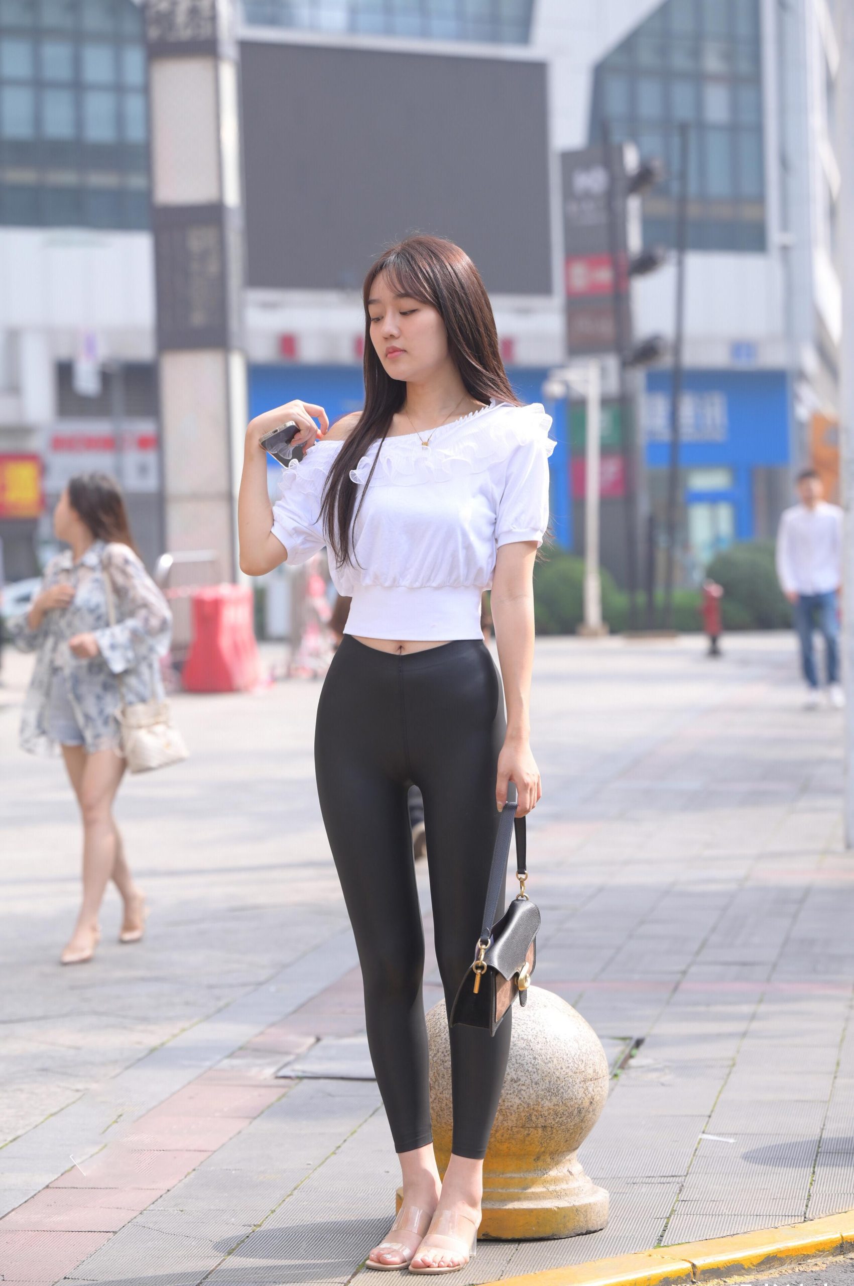 图片[4]-笑容非常甜美且治愈的皮裤女孩 J1945 751P1V-22.1GB-清野图库