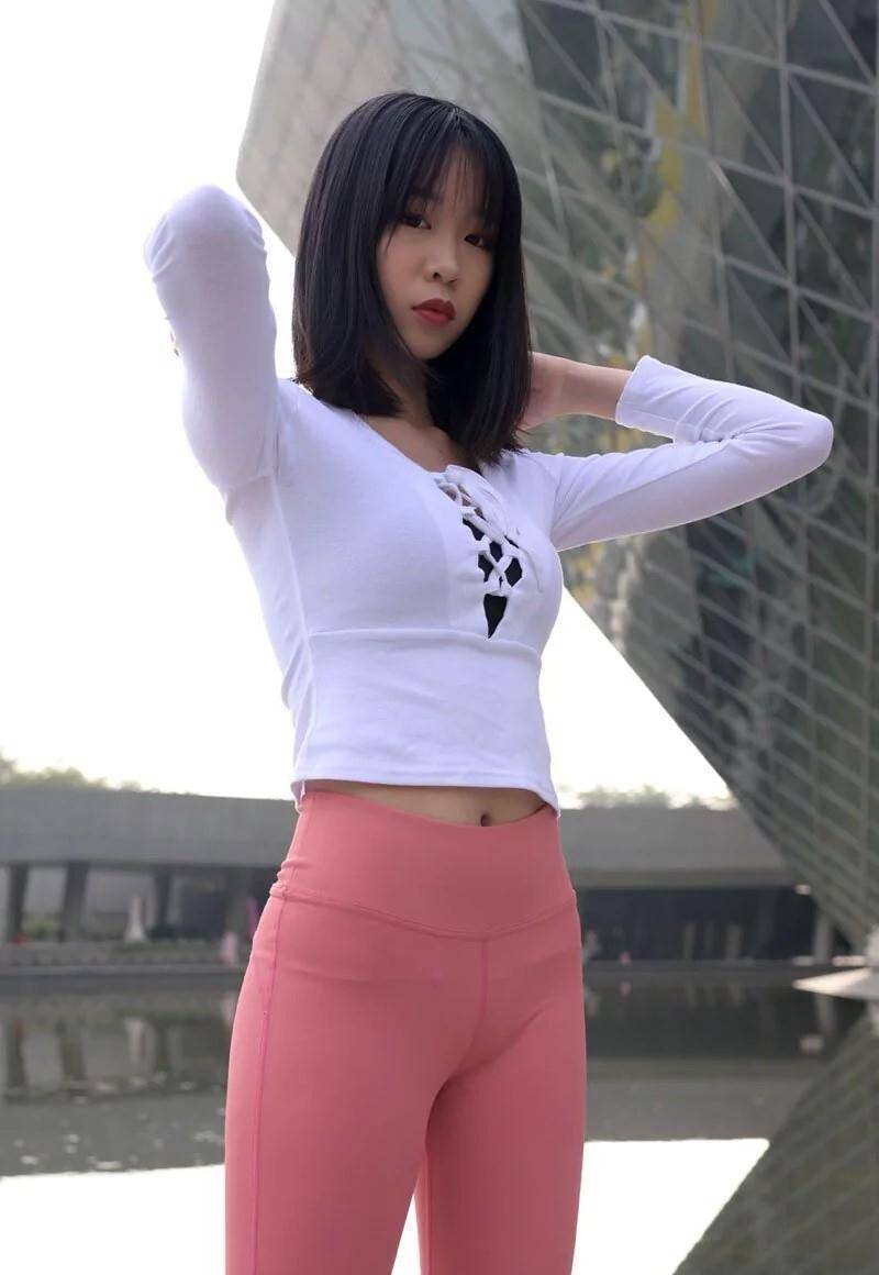 图片[1]-粉色瑜伽裤年轻女孩 J1311 417P17V-14.9GB-清野图库