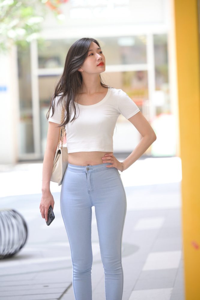 图片[2]-正在逛街的紧身牛仔裤女孩J1815 1112P1V-30.2GB-清野图库