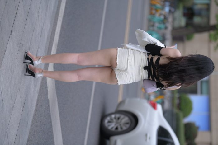 长发飘飘的白色热裤美丽女孩【49P】00029-清野图库