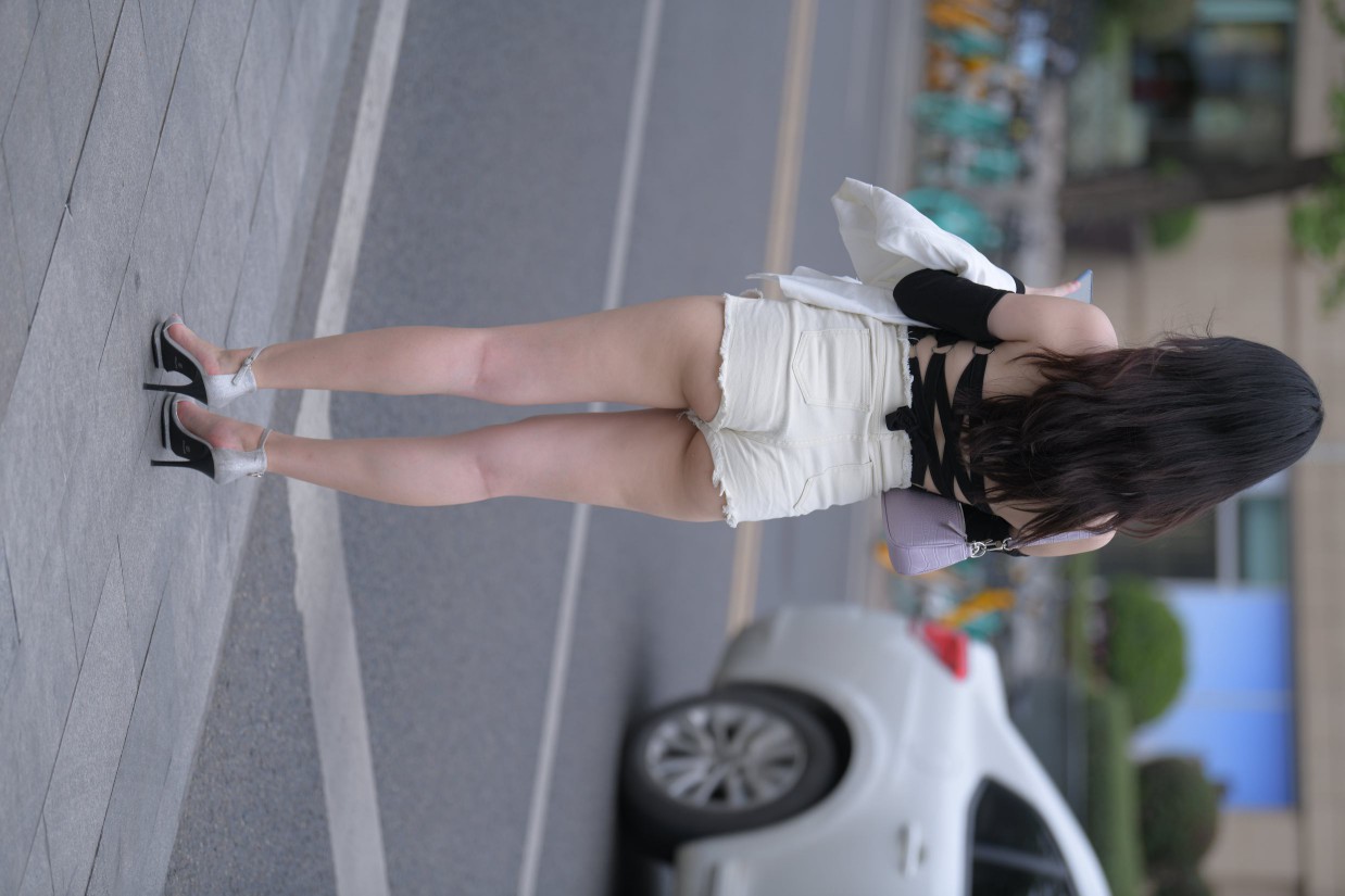 图片[2]-长发飘飘的白色热裤美丽女孩【49P】00029-清野图库