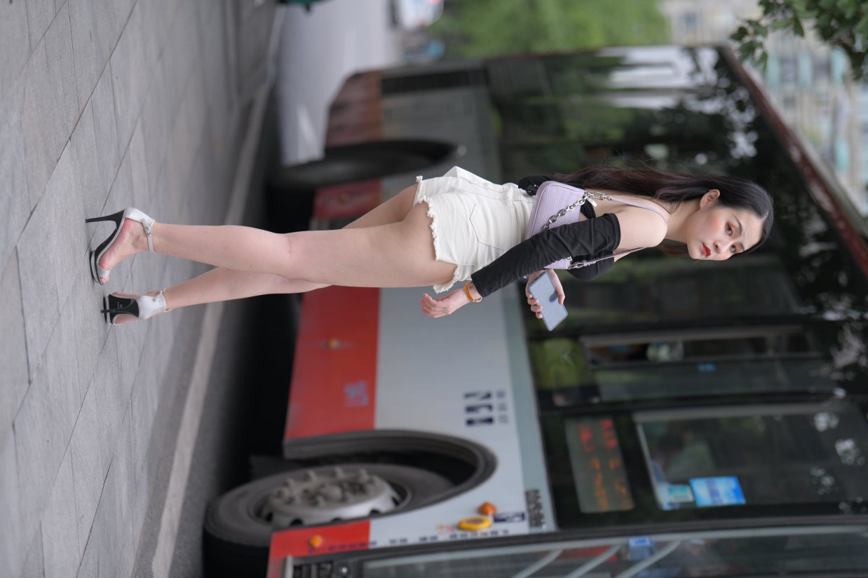 图片[3]-长发飘飘的白色热裤美丽女孩【49P】00029-清野图库