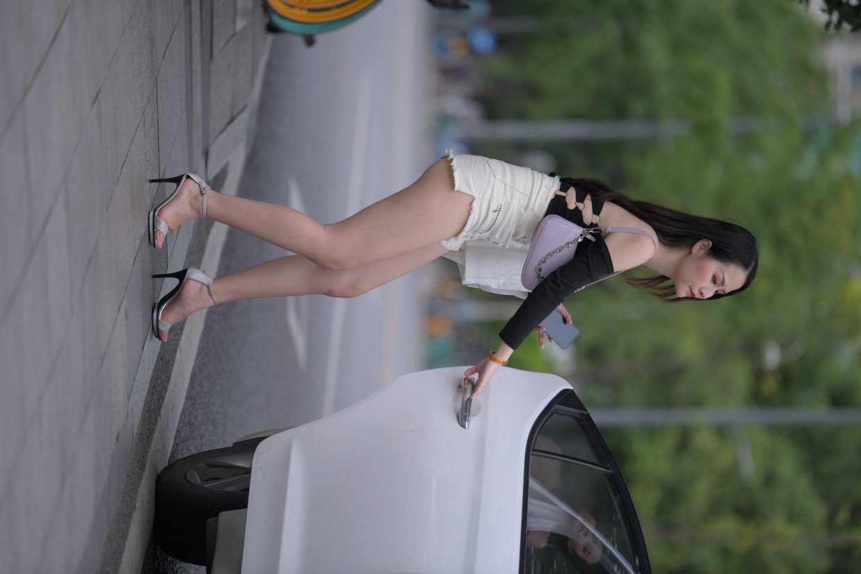 图片[6]-长发飘飘的白色热裤美丽女孩【49P】00029-清野图库