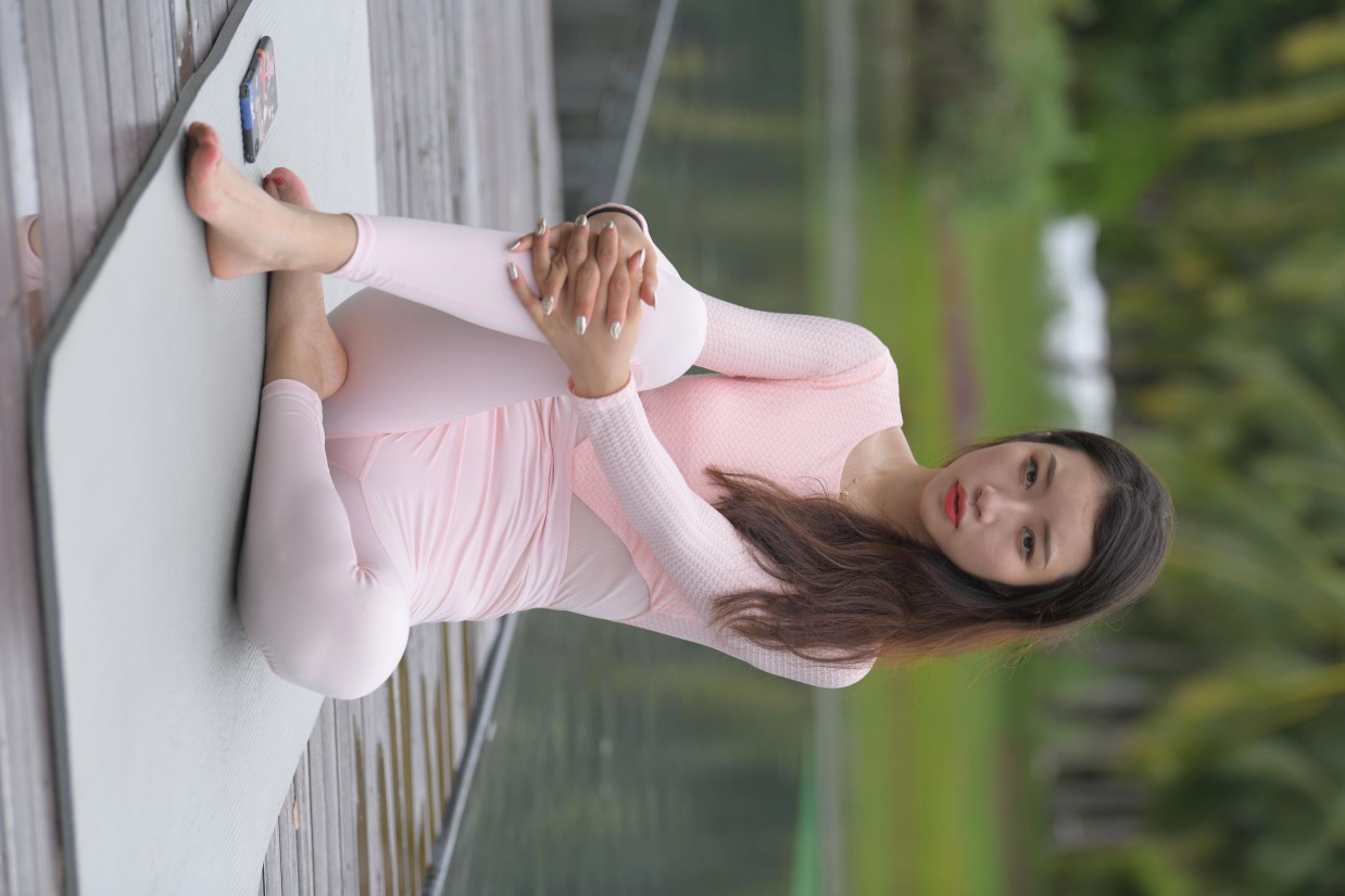 图片[7]-很漂亮眼睛也很大的白色瑜伽裤女孩【249P】00063-清野图库