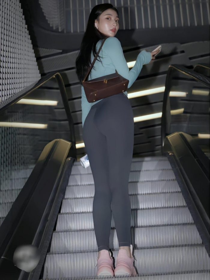 晚上逛商场的瑜伽裤漂亮女孩J2244 225P2V-15.1GB-清野图库