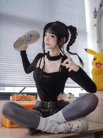 图片[10]-牛仔热裤+灰丝姑娘玩自拍-清野图库