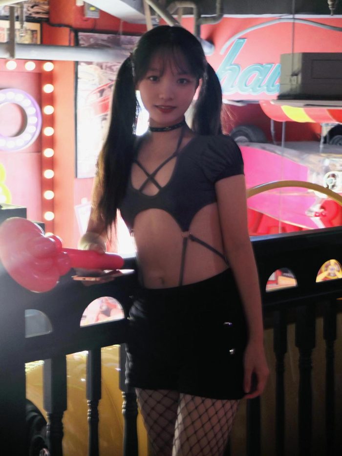 网格丝袜的清纯双马尾小姑娘-清野图库